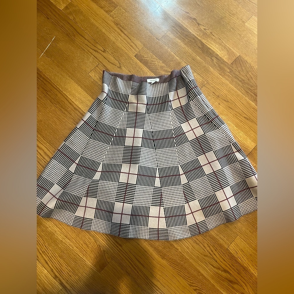Max Studio NWOT ladies fit and flare skirt. Size M/L. Black brown burgundy - Picture 9 of 15